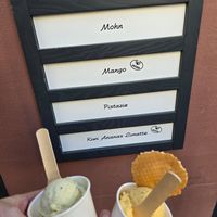 die Waffel ist übrigens nicht vegan at Leine Eis in Hannover