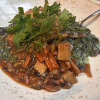 Teriyaki Bowl: mit Spinat, Nudeln, Tofu, Karotten  at Festland in Krummhoern