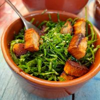 couve com torresmo de coco at Quintal de Mãe in Rio De Janeiro