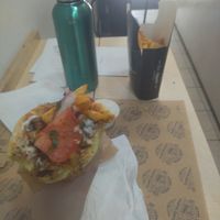 Gyros (3.50€) y patatas fritas (3.50€) at Mama Tierra - Acropolis in Athens