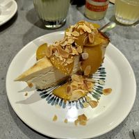 Sernik Waniliowy Z Brozosk Winiami at Owca Cała in Poznan