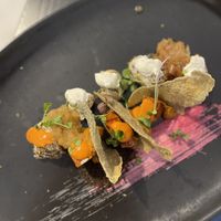 Tabla de quesos veganos semicurados  at Oé Bistró in Leioa