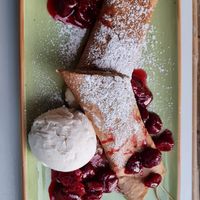 A really good dessert with an Almond paste, cherries and vegan ice cream 👌🏻 My favorite at A la Crêpe in Stockholm