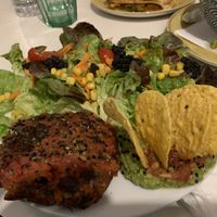 Hamburguesa vegana y ensalada  at La Ikas in Barcelona
