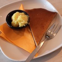 Vegan pear cake with lemon curd at FoodVia in Arnhem