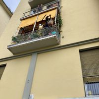 you receive your sandwich from balcony   at Tripperia Vegana TAN8 - Flying Kiosk in Florence