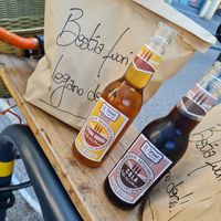 Tutto confezionato in buste di carta, bibite fantastiche - spuma e cola at Tripperia Vegana TAN8 - Flying Kiosk in Florence