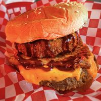 Bbq western cheeseburger 🍔 ✨delicious! #Veganuary at Veggietize me in Panorama City