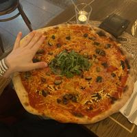 Pizza Vegetariana mit veganem Käse  at L'Osteria Sylt in Sylt