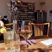 Schönes Ambiente mit leckeren Weinen   at Stachelschwein in Dortmund