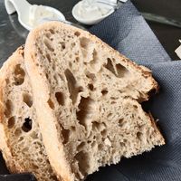 Pão, manteiga e queijo creme deliciosos! at Cajual Vegan Foodsters in Loule