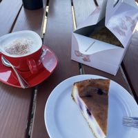 Alle Kuchen hier sind vegan und super lecker  at Cafe Restaurant Am Flugplatz in Wyk Auf Foehr