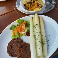Spargel mit veganen Buletten, Bratkartoffeln und veganem Kräuterquark 😍🌱💚 at Cafe Restaurant Am Flugplatz in Wyk Auf Foehr