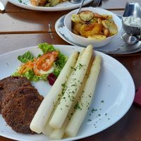 Spargel mit veganen Buletten, Bratkartoffeln und veganem Kräuterquark 😍🌱💚 at Cafe Restaurant Am Flugplatz in Wyk Auf Foehr
