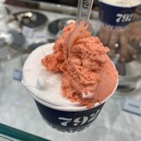 Fresa y coco (V)  at Gelats 792 in Arenys De Mar