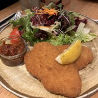 Planted Schnitzel mit Salat   at Carls Brauhaus in Stuttgart
