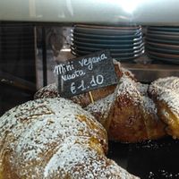 Mini vegan brioche at Sedici in Ravenna