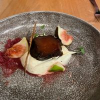 Oeps, al aan begonnen! Panna cotta van witte chocolade en gerookte rosmarijn | aubergine met misokaramel | vijgen | sinaasappelvinaigrette met vanille | granité van granaatappel  at Flow Yoga & Food in Delft