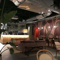 Binnen! Overdag is het hier erg licht. Fijn!  at Flow Yoga & Food in Delft