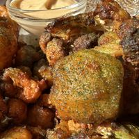 Detail: Buffalo Bloemkool Wings  at Flow Yoga & Food in Delft