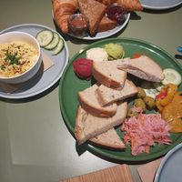 Breakfast for two (Fellnasen) and scrambled tofu at Katzentempel - Leipzig Mitte in Leipzig