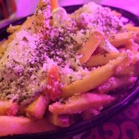 "Garlic parm fries" (9,60€) at The Saucy Cow in Dublin