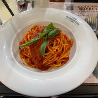 Spaghetti with tomato sauce at Caffe Washington in Rome