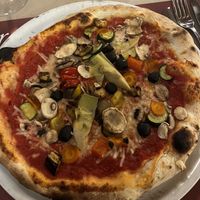 Pizza vegetariana mit veganem Käse!   at Lorenzo de' Medici in Florence