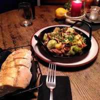 Seasonable mushroom stir fry with veggies and bread at Palette in Kappeln