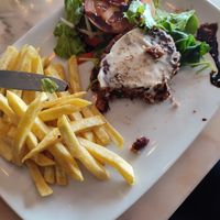 Hamburger Vegan no Prato at Max Garden in Santa Cruz