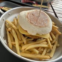 Veganer Burger und Pommes   at Max Garden in Santa Cruz
