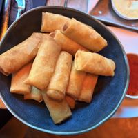 Aan elkaar geplakte loempia’s, smaak oké (7 euro)   at Stadscafe Blij in Zwolle