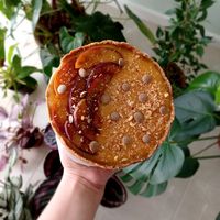 Pedido personalizado, no qual foi a Mariana a escolher os sabores: pêssego e queijo creme. Estava maravilhoso 🤍 at Tâmaras e Cacau in Nisa