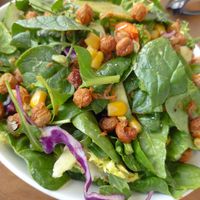 Ensalada vegana at Pure Kitchen in Cumbre Del Sol