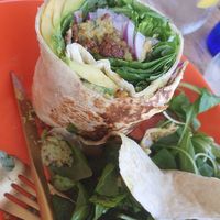 Très bonnes propositions de plats vegan ou végétariennes. Petits toasts au fromage vegan, salades, quinoa,... Les plats pourraient juste être accompagnés d'un peu de sauce. at Pure Kitchen in Cumbre Del Sol