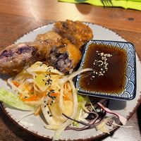 Vegan 1983 Spezial - frittierte Reispapier Rollen mit würzig fruchtigem Dip  at Vegan 1983 in Erfurt