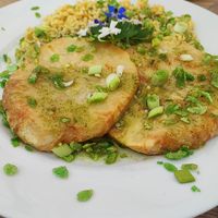 Apionabo en salsa verde. Platazo sorprendente, nuestro favorito. at La Tarara de Guaso in Huesca