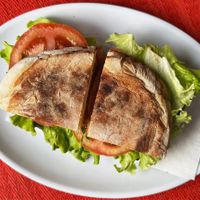 Bolo do coca with vegan burger. at Faísca in Santana