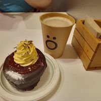 Coffee and kronut at Chök - Sevilla in Sevilla