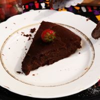 They always have nice cakes and hot sandwiches at Bar Bidule in Tours