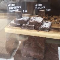 Vegan raspberry brownie 🍫 & vegan flap jack   at Strelitzia in East London