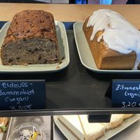 Vegan coffee cakes (banana bread and lemon cake)  at Bohnenkartell - Rüttenscheider Straße in Essen