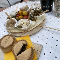 Panadas - stuzzichini - formaggi vegani   at Diciosas Percosi di Gusto in Olbia