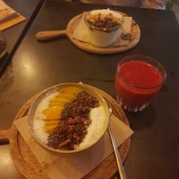 Season favorite with peach at YB by Yoghurt Barn - Vinkenburgstraat in Utrecht