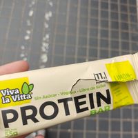 Probé está barrita proteica comprada aquí y estaba 10/10 sabor limón - jengibre y a precio súper accesible. at Yayi Vegan in La Florida
