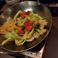 Vegan cauliflowers, (empty) vegan hot pot at Le Voyage in Munich