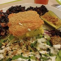 Zumo de zanahoria y manzana. Pastel de mijo. at Macrobiotic Zen in Barcelona