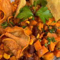 Batate-Chili sin Carne
von Süßkartoffel, Mais und Bohnen gewürzt mit orientalischen Aromen
18,70 € at Restaurant Tilia in Bad Schandau