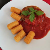 Gemüsefrikadelle mit Kroketten und hausgemachter veganer Paprikasoße at Restaurant Eifelhaus in Simmerath