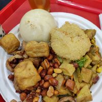 Bao, croqueta de papa, curry con papas y tofu con maní at Okinawa Comida Rapida in Santiago